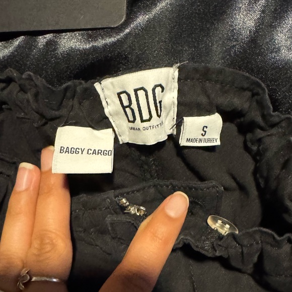 Urban outfitters
Baggy cargo pants
Adjustable size for waist
Size Small - Picture 4 of 4